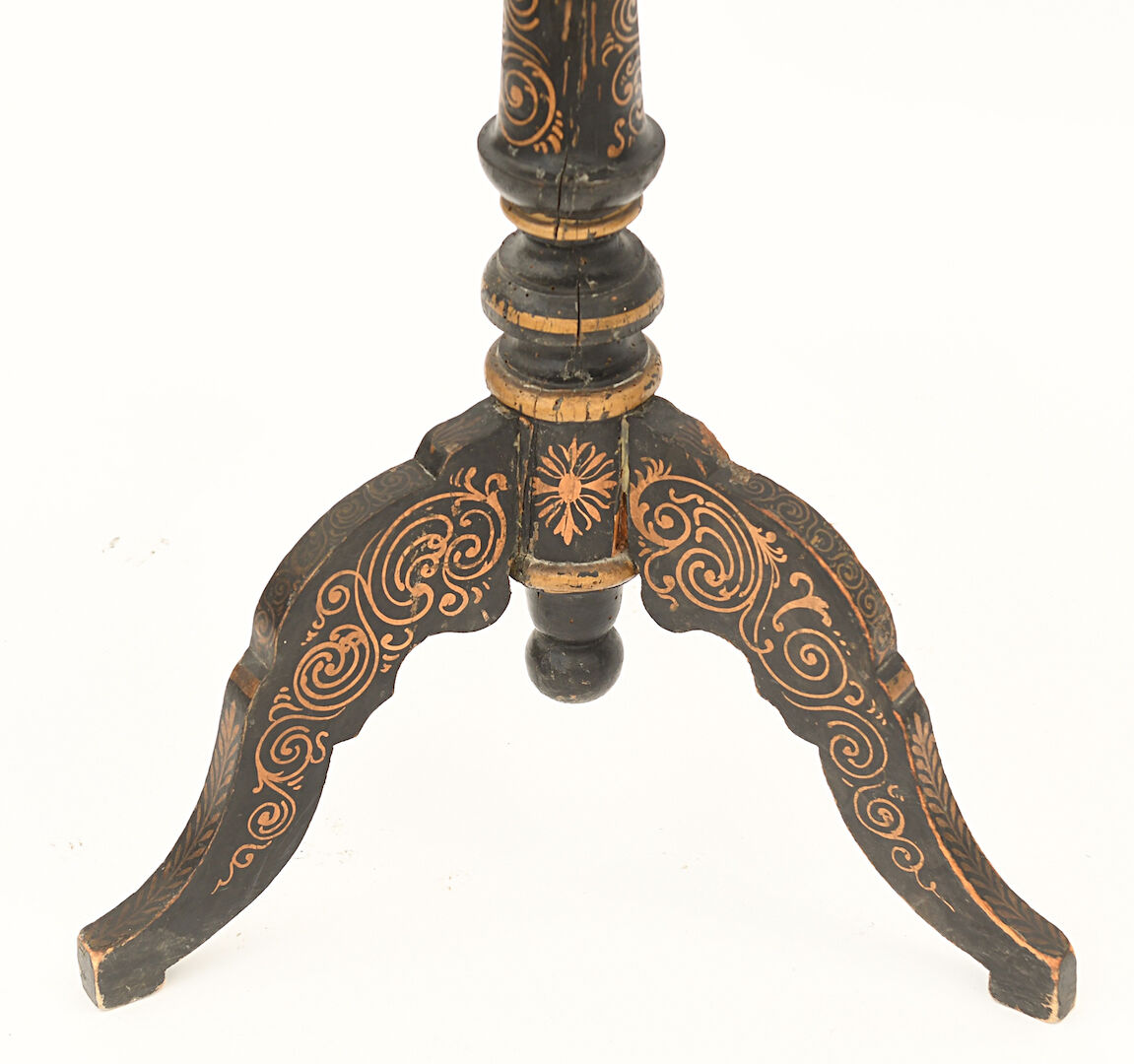 Healer with a tilting tray with painted decoration