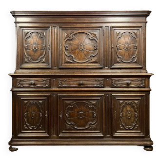 Important Renaissance style sideboard in fully carved walnut