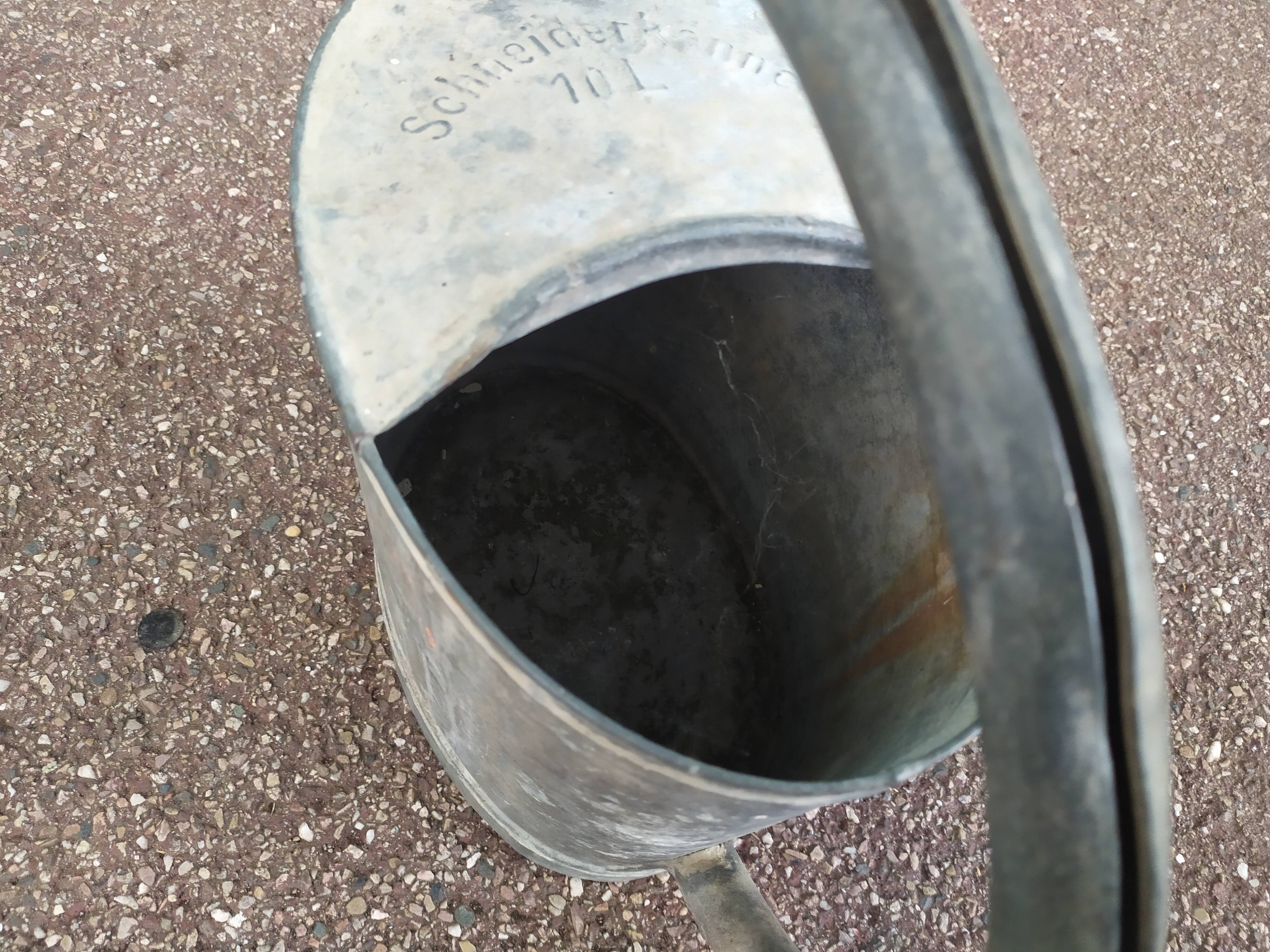Zinc watering can + pommel - german
