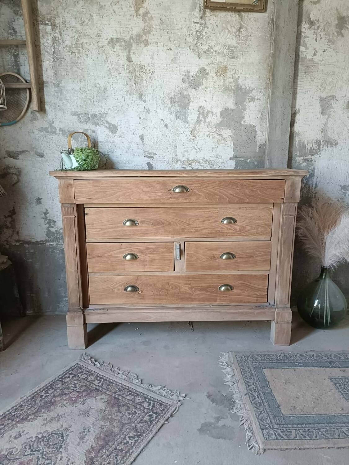 Wooden chest of drawers