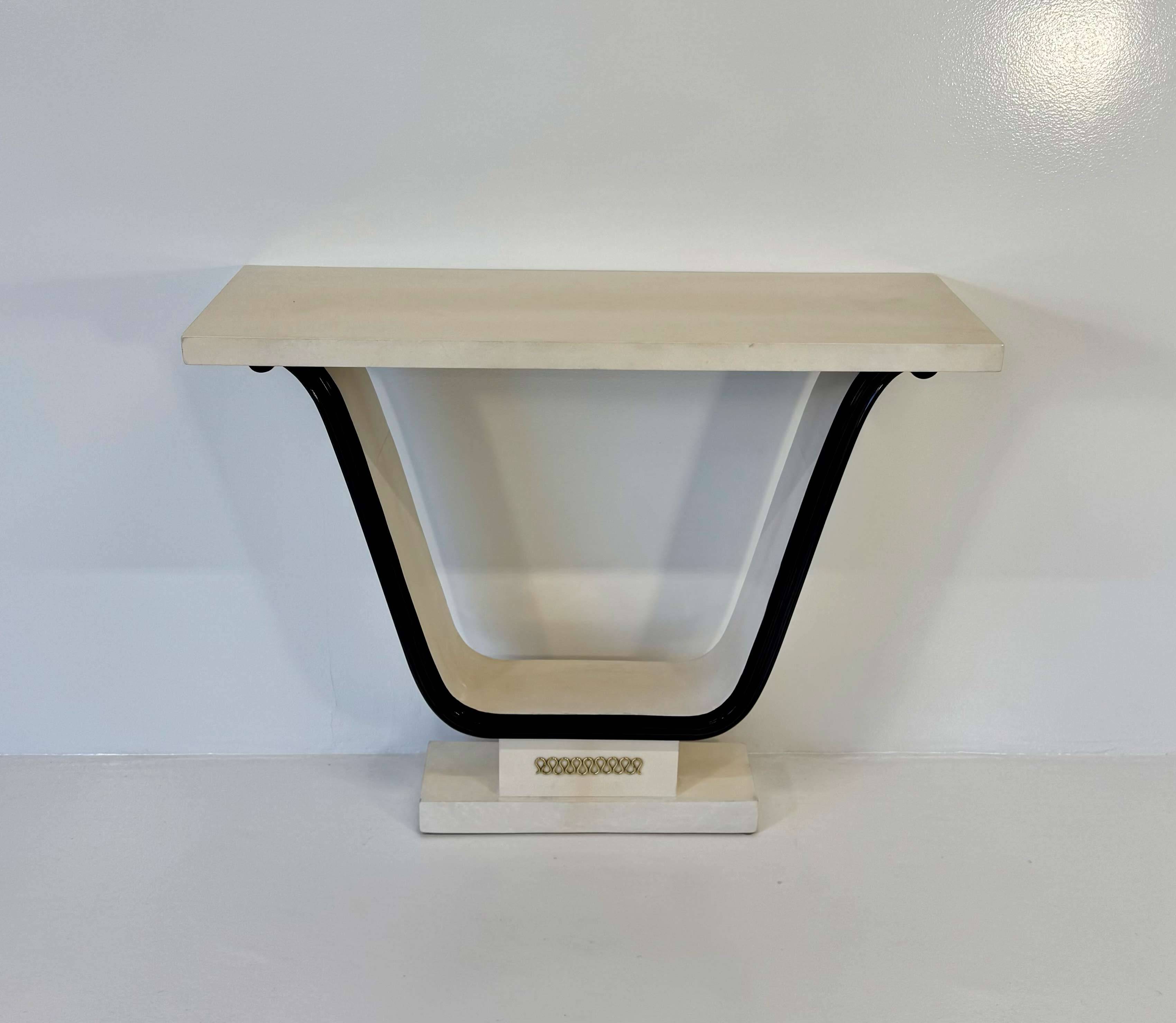 Elegant Italian Art Deco Console from the late 1940s, attributed to Osvaldo Borsani