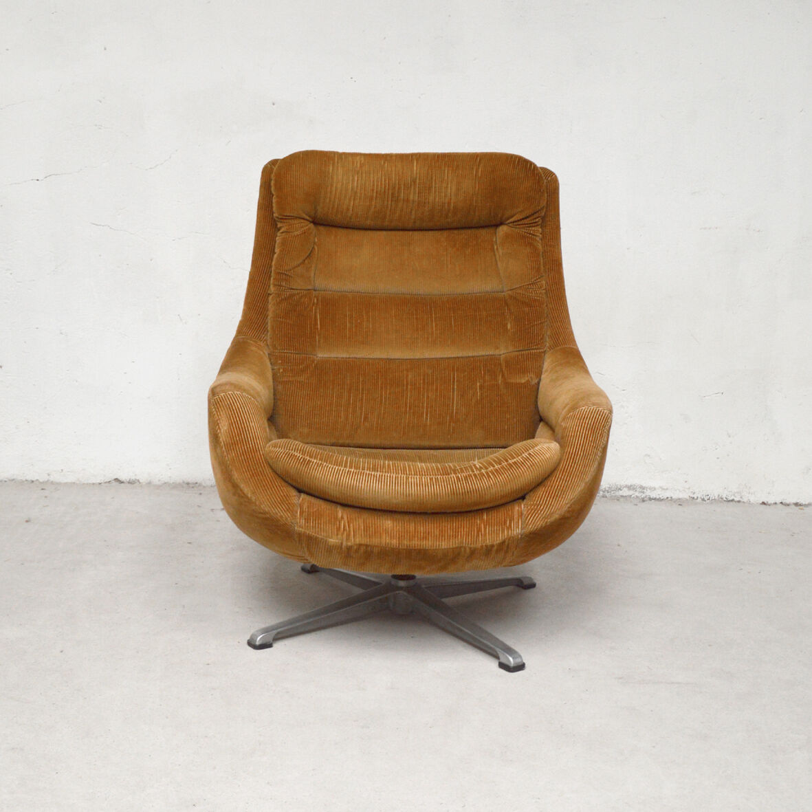 Velvet swivel armchair, 1970
