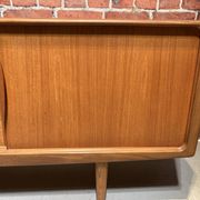 Enfilade en teck par Henry Walter Klein pour Bramin, Danemark années 60