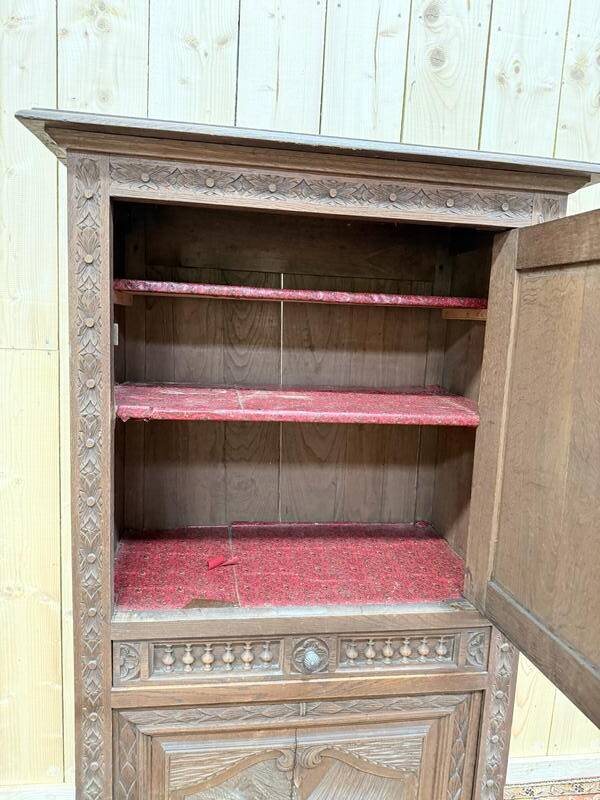 Bonnetiere - Armoire bretonne en chêne massif sculpté