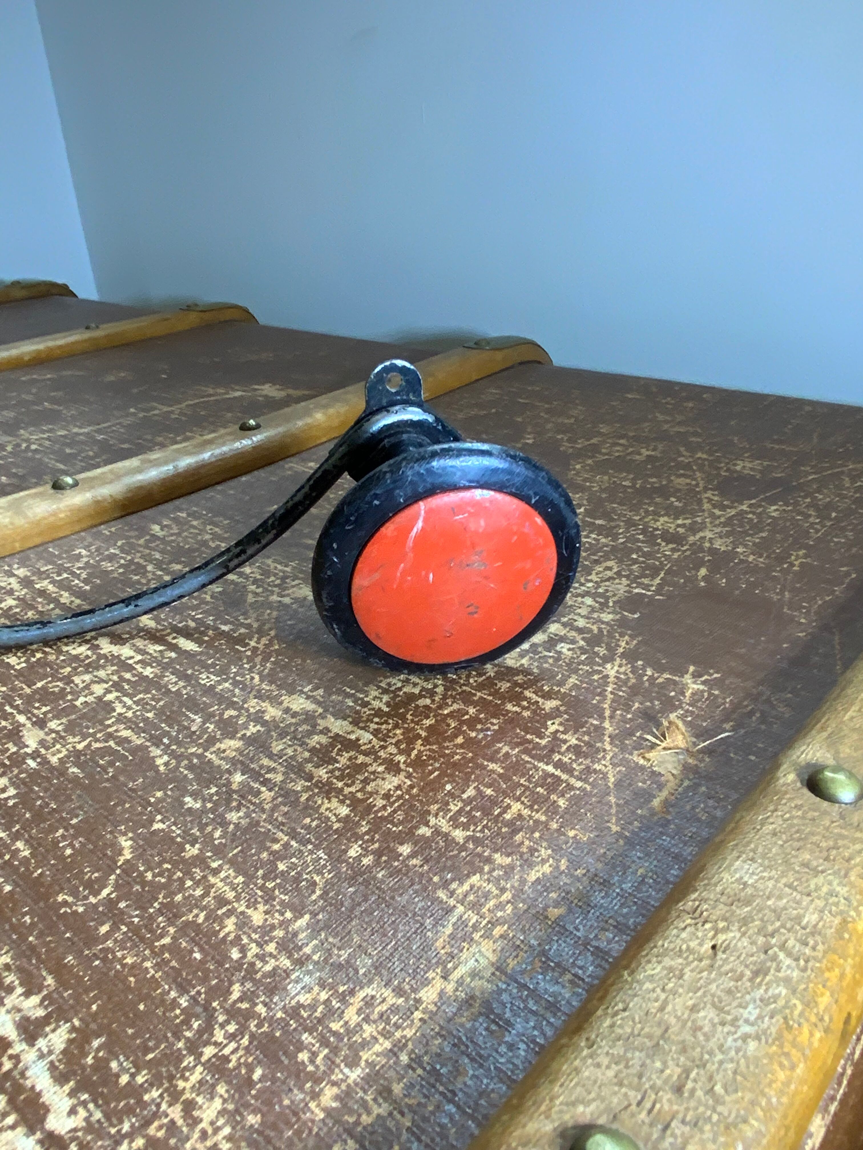 Vintage double hook in metal and plastic red and black