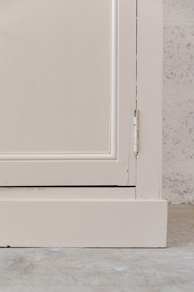 Vintage wooden dresser - linen colors