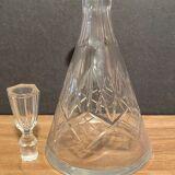 Piriform carafe in cut crystal