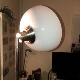 Discreet floor lamp