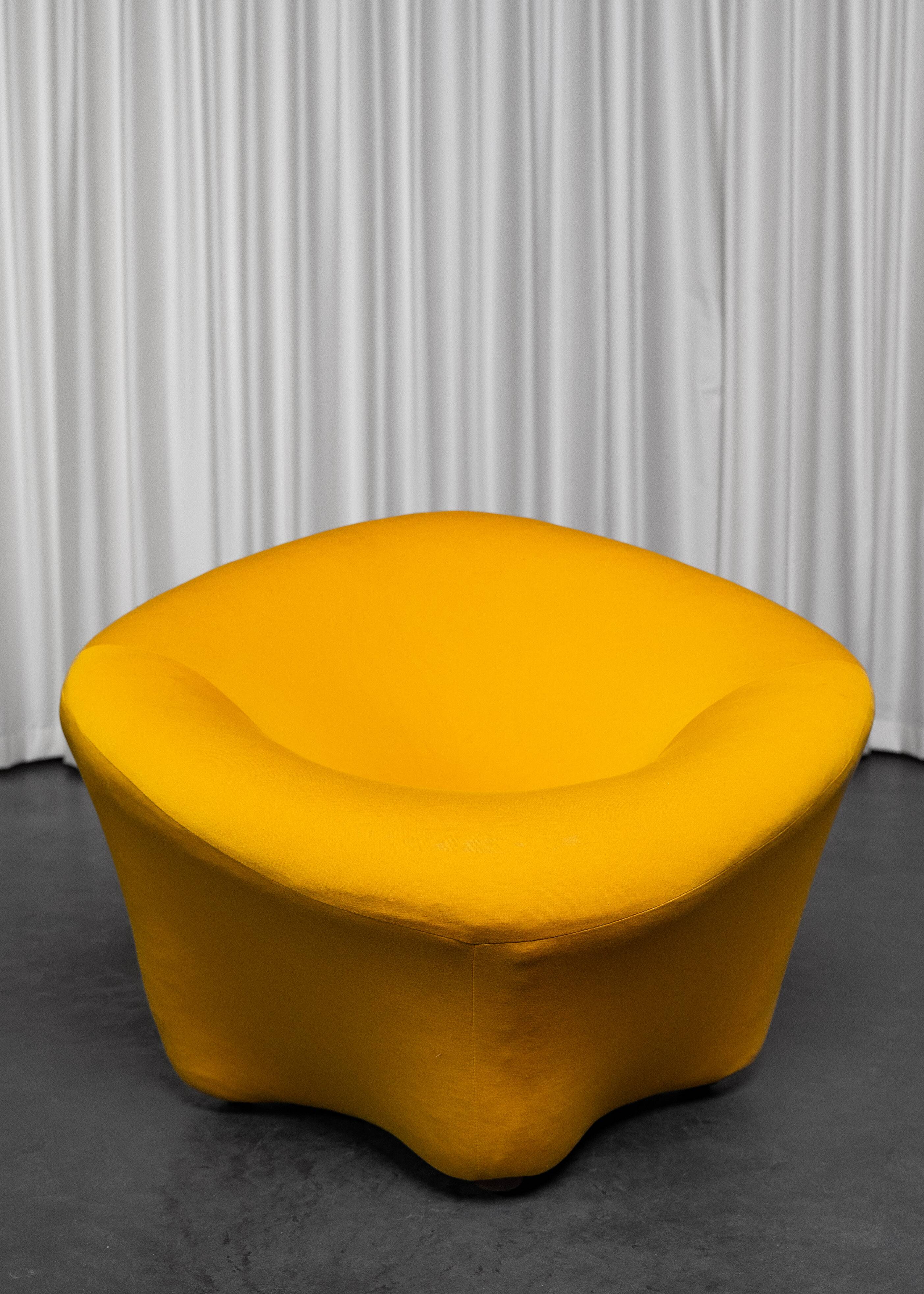 Set of 3 Space Age armchairs in the style of Pierre Paulin.