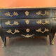 Commode tombeau patine noire style Louis XV