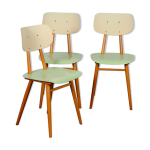 suite de 3 chaises produites