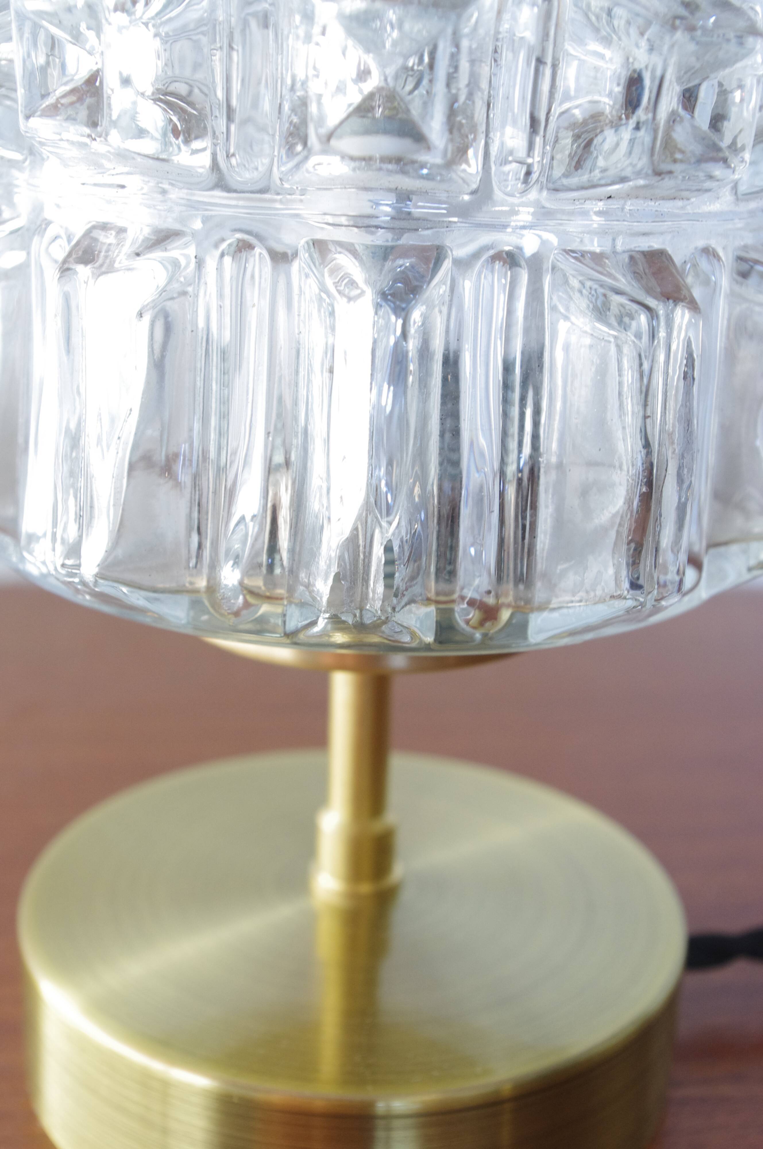 Lampe en verre ciselé