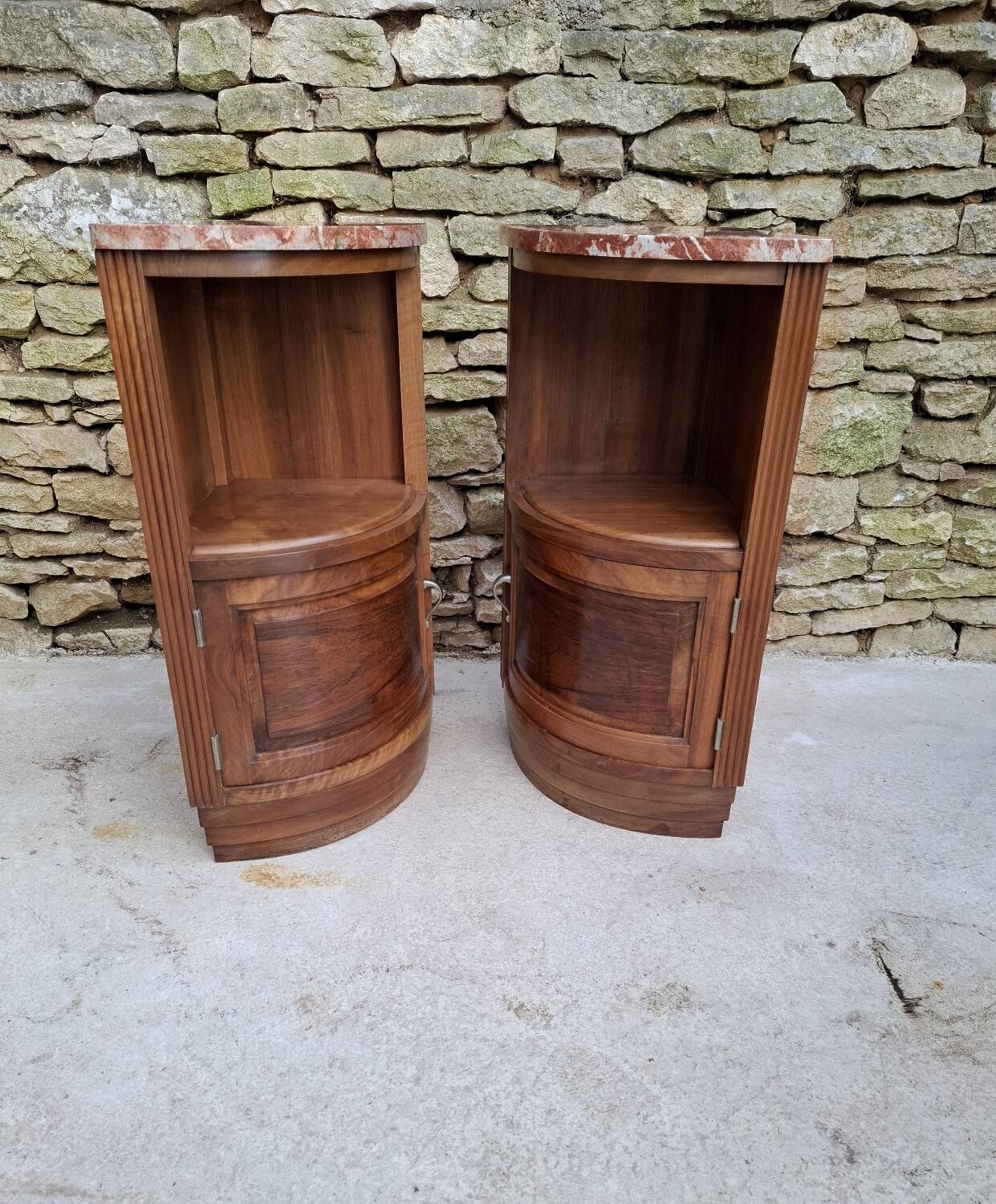 Corner bedside tables, in walnut
