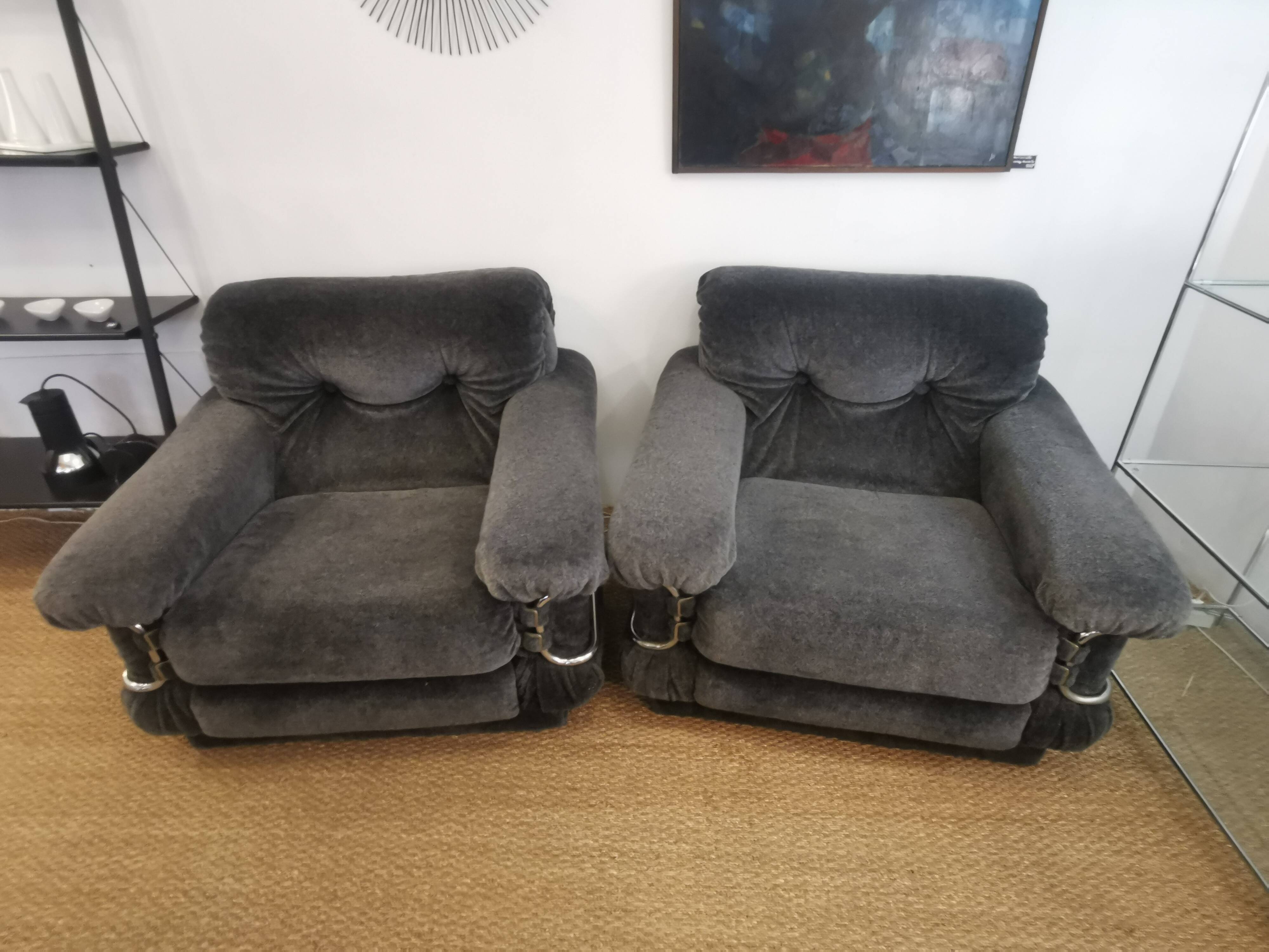 Pair of vintage italian design armchairs from the 70s