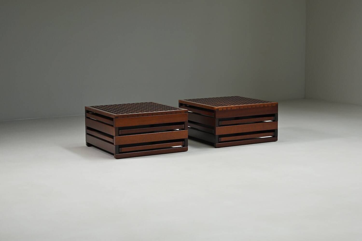Set of 2 Tetra tables by Bernard Vuarnesson for Bellato, 1980s Italy.