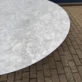 Original round dining table Knoll Tulip (152cm) Carrara