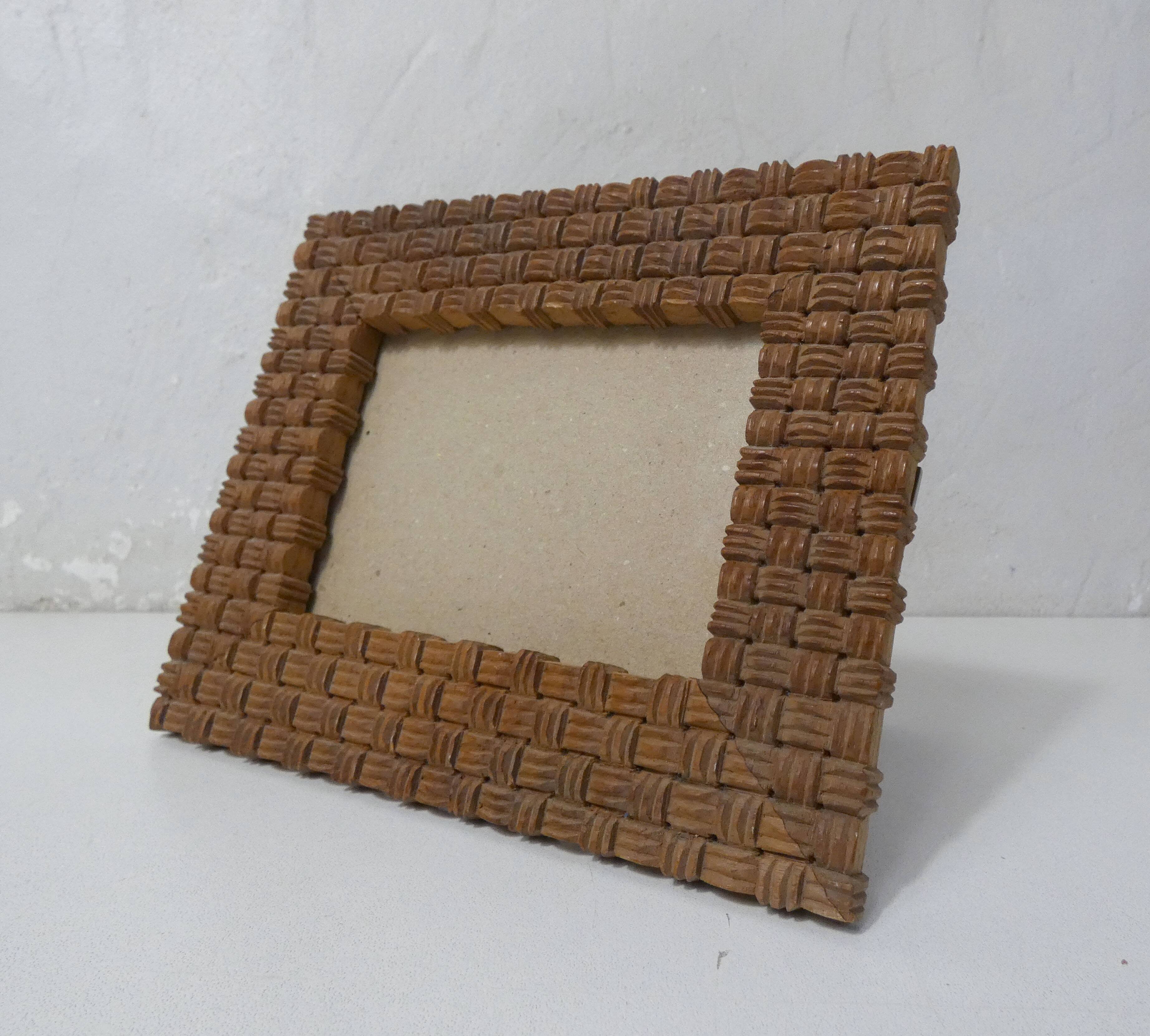 Cadre photo en bois sculpté