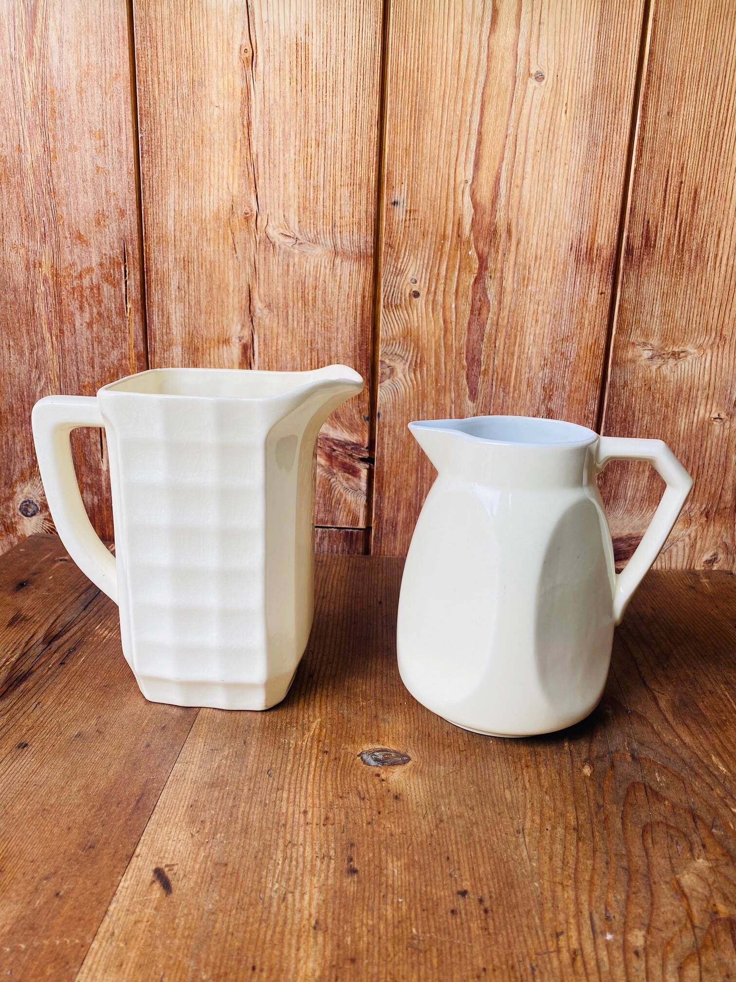 A pair of vintage ceramic jugs from the 1950s.
