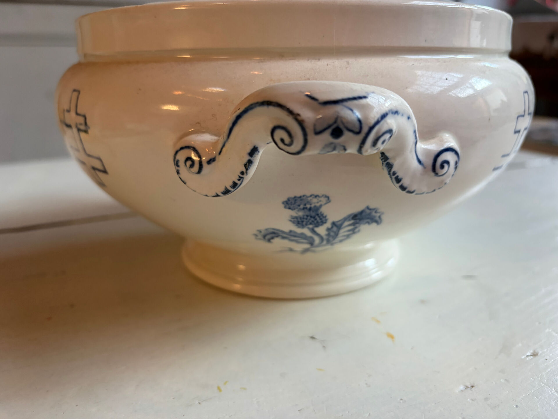 Ceramic basin