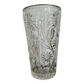 Vase decorated with daisy