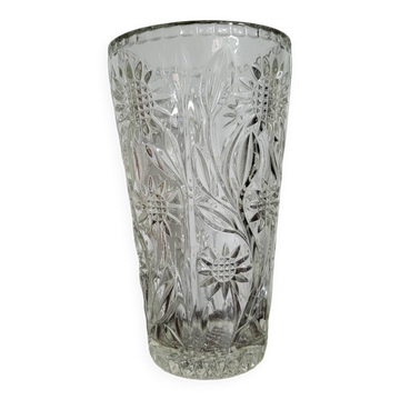 Vase decorated with daisy