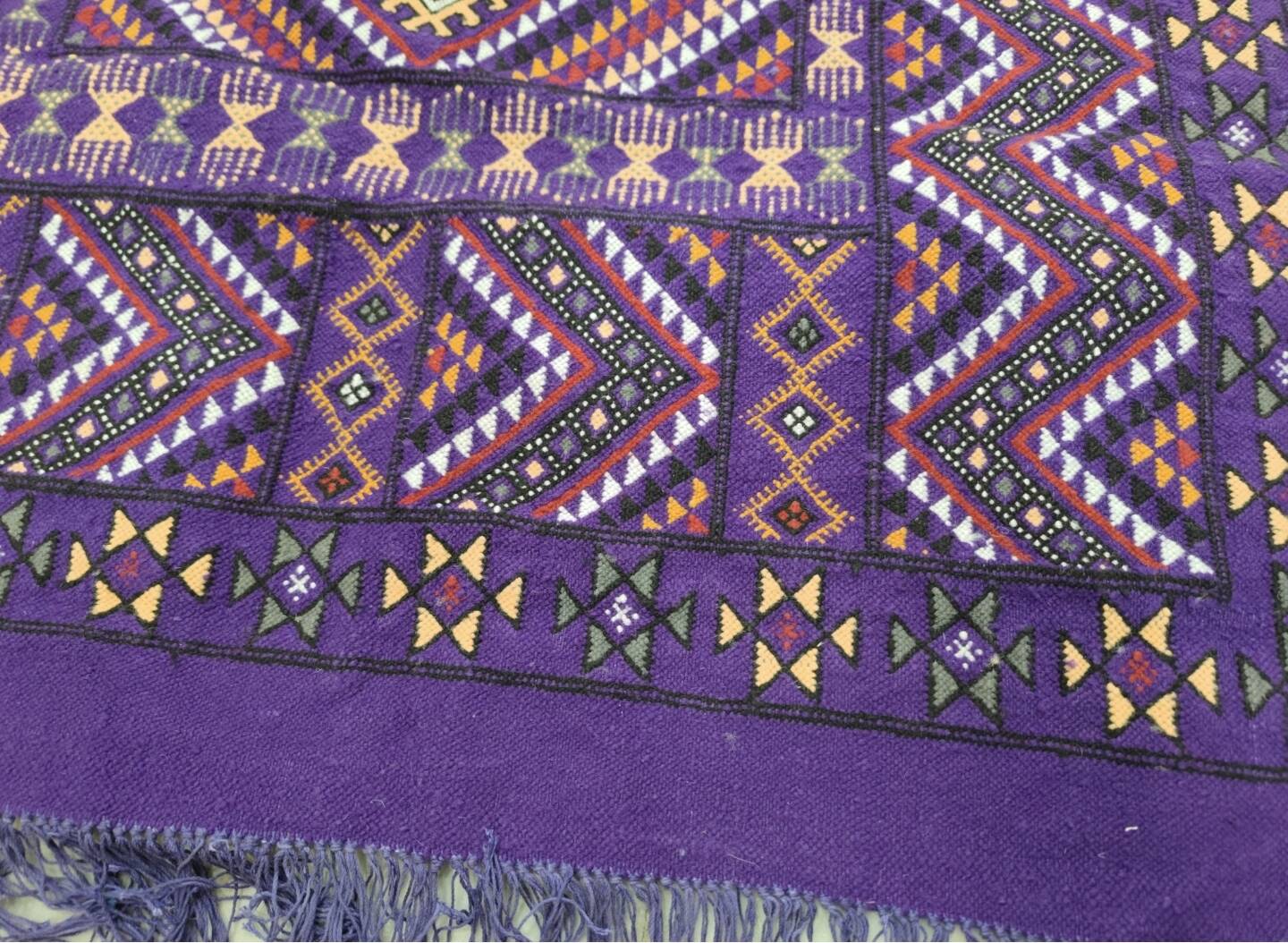 Hand-woven purple margoum rug in natural wool
