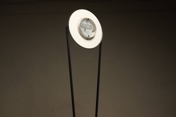 Lampe sur pied Victory 1ère édition conçue par Artoff pour Lumen Center Italie années 1980.