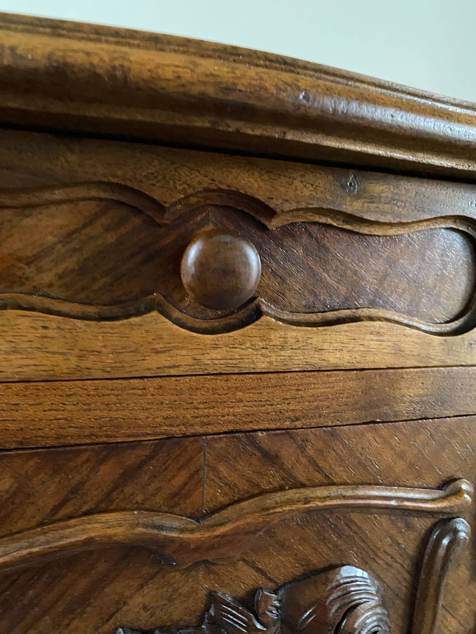 Bedside table / bedside table in veneered wood, molded and carved with foliage Louis XV style