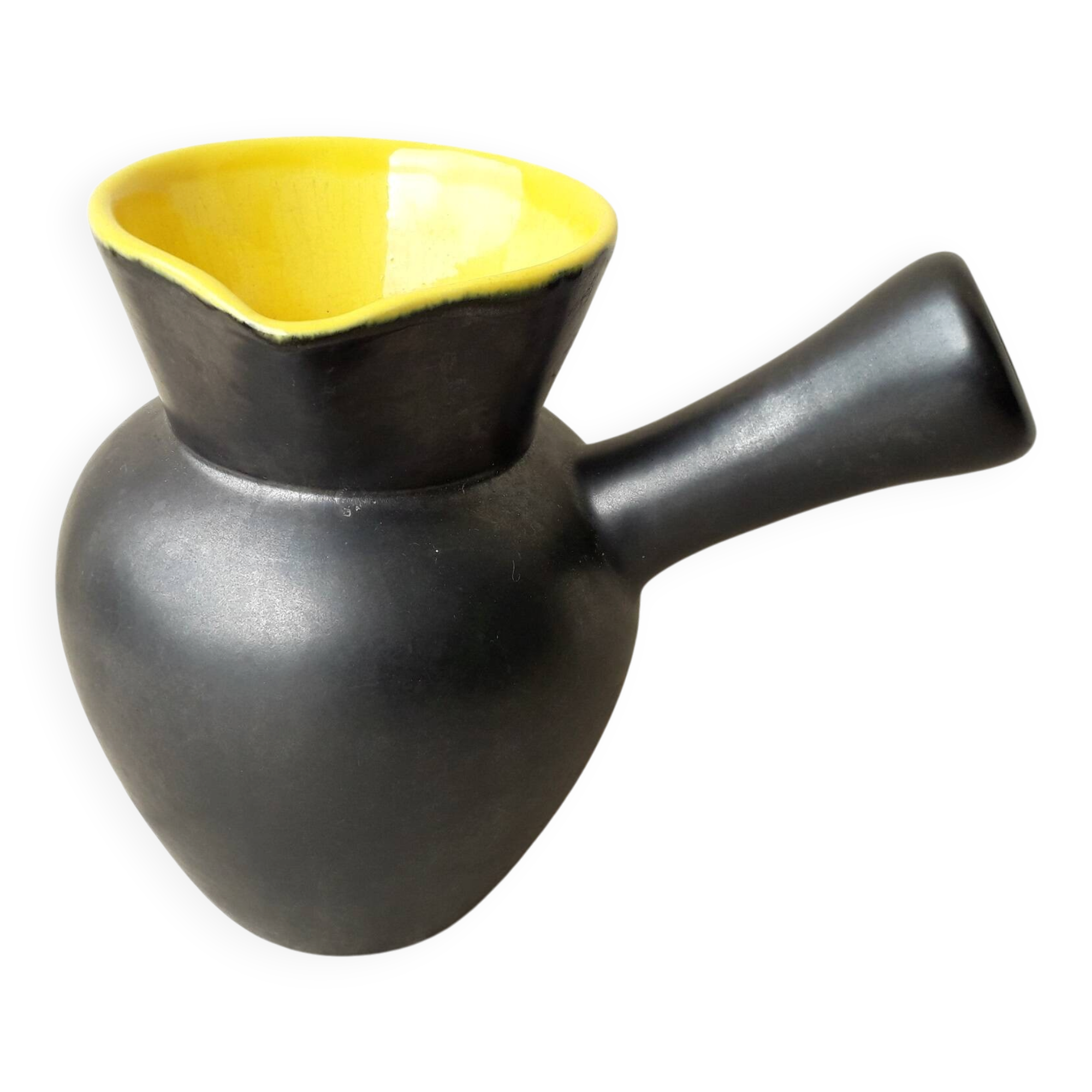 Two-tone ceramic jug