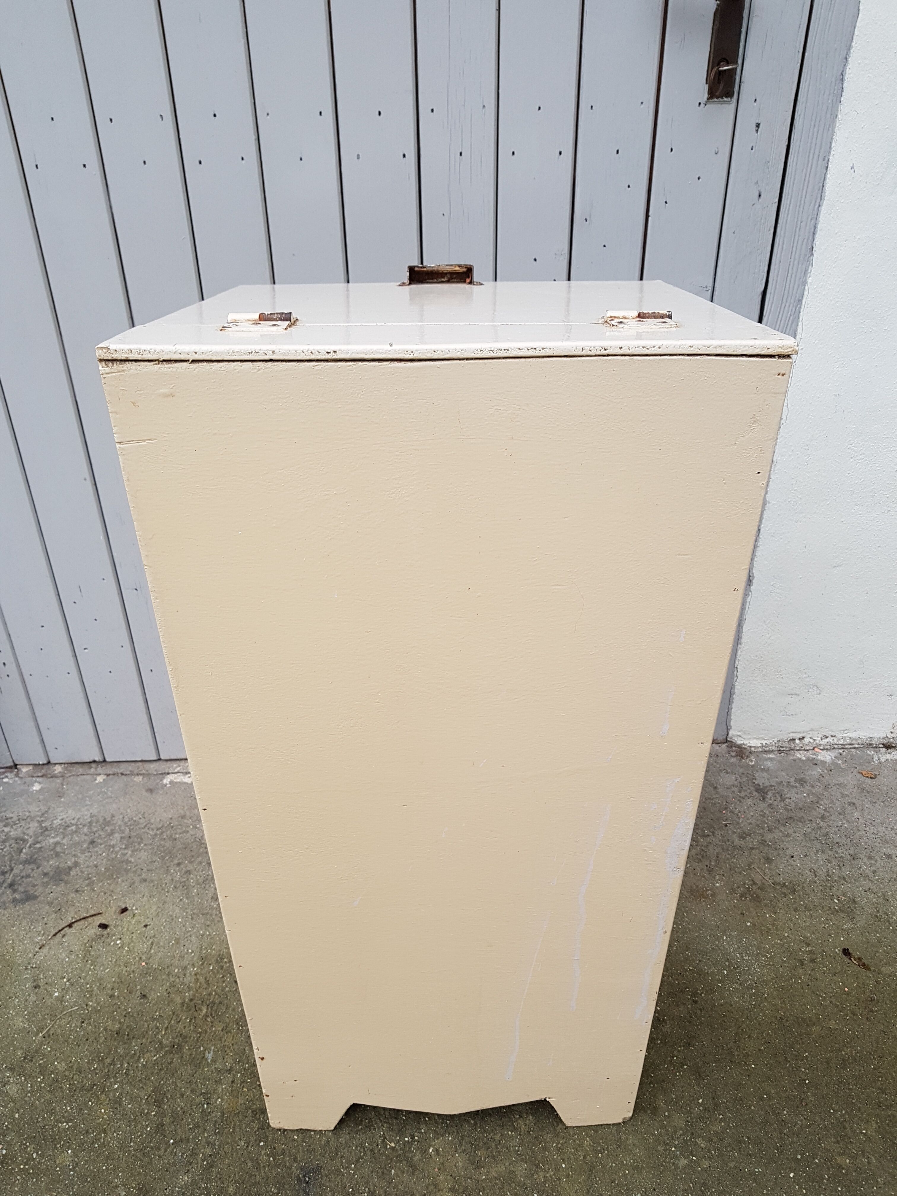 Old white patinated bakery labaznik