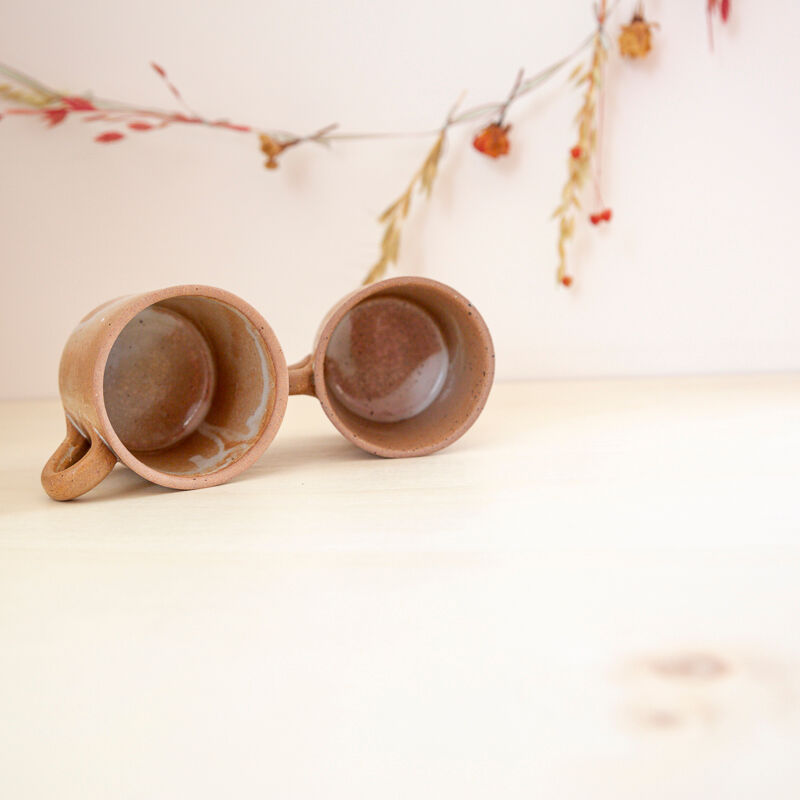 2 stoneware coffee cups