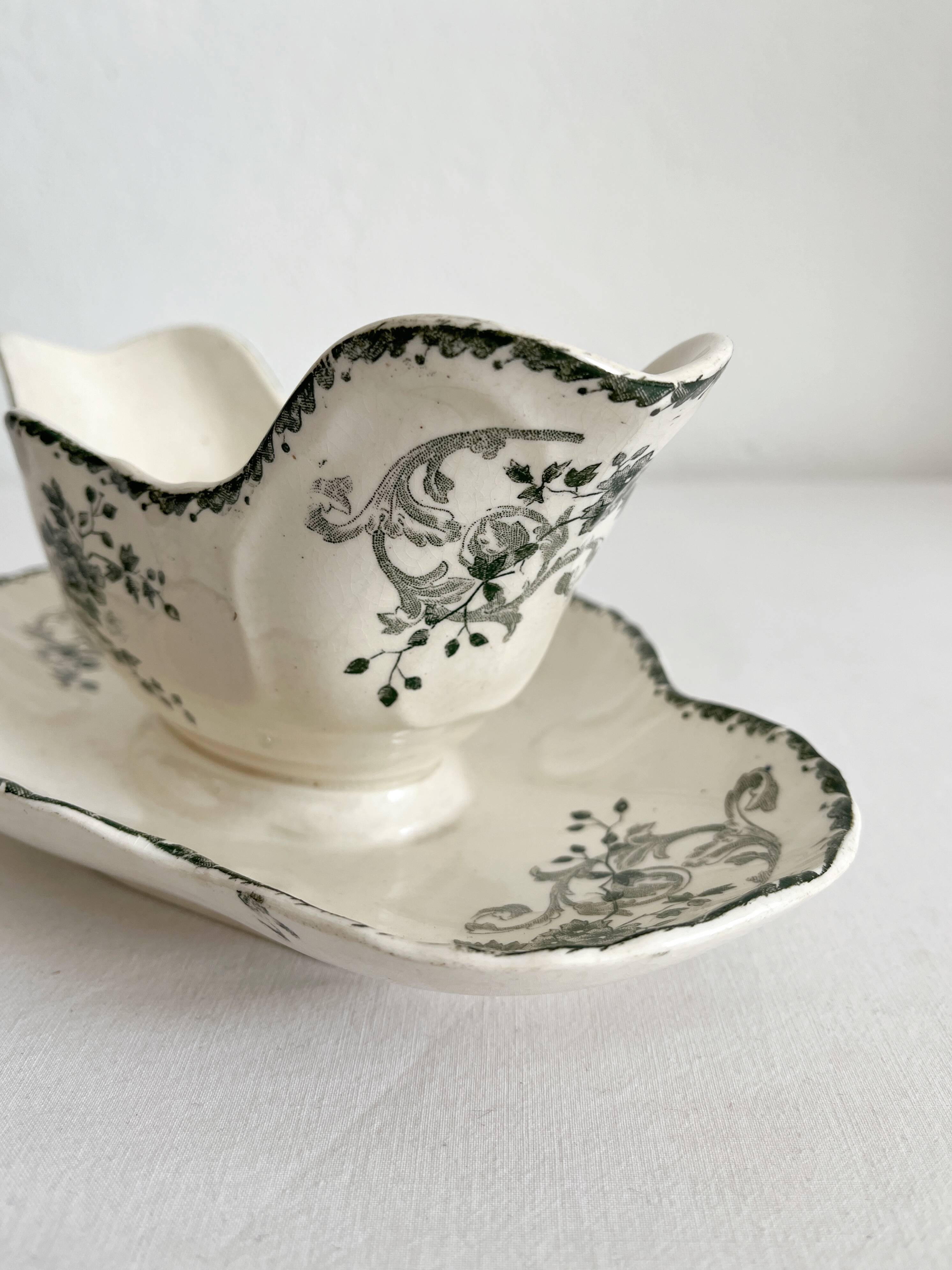 Old iron earthenware sauce boat "Réjane" Longwy