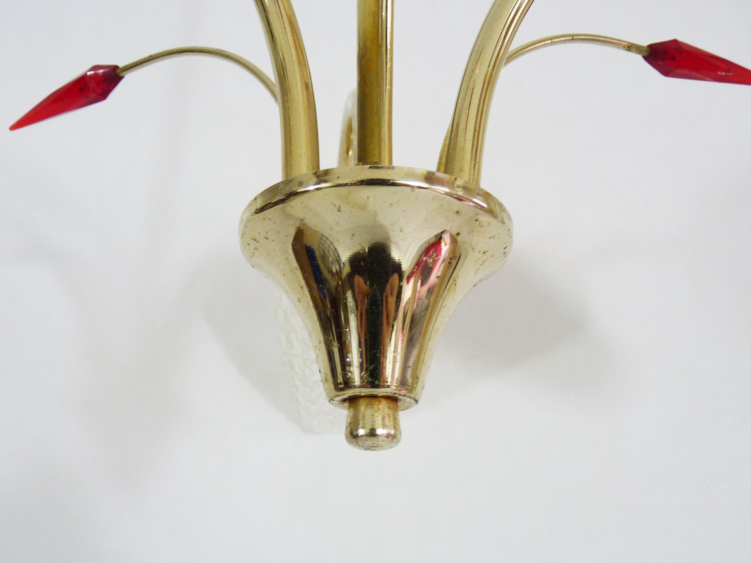 Old 3-branched chandelier, 3 red arrows, brass and diamond glass tubes. Year 60