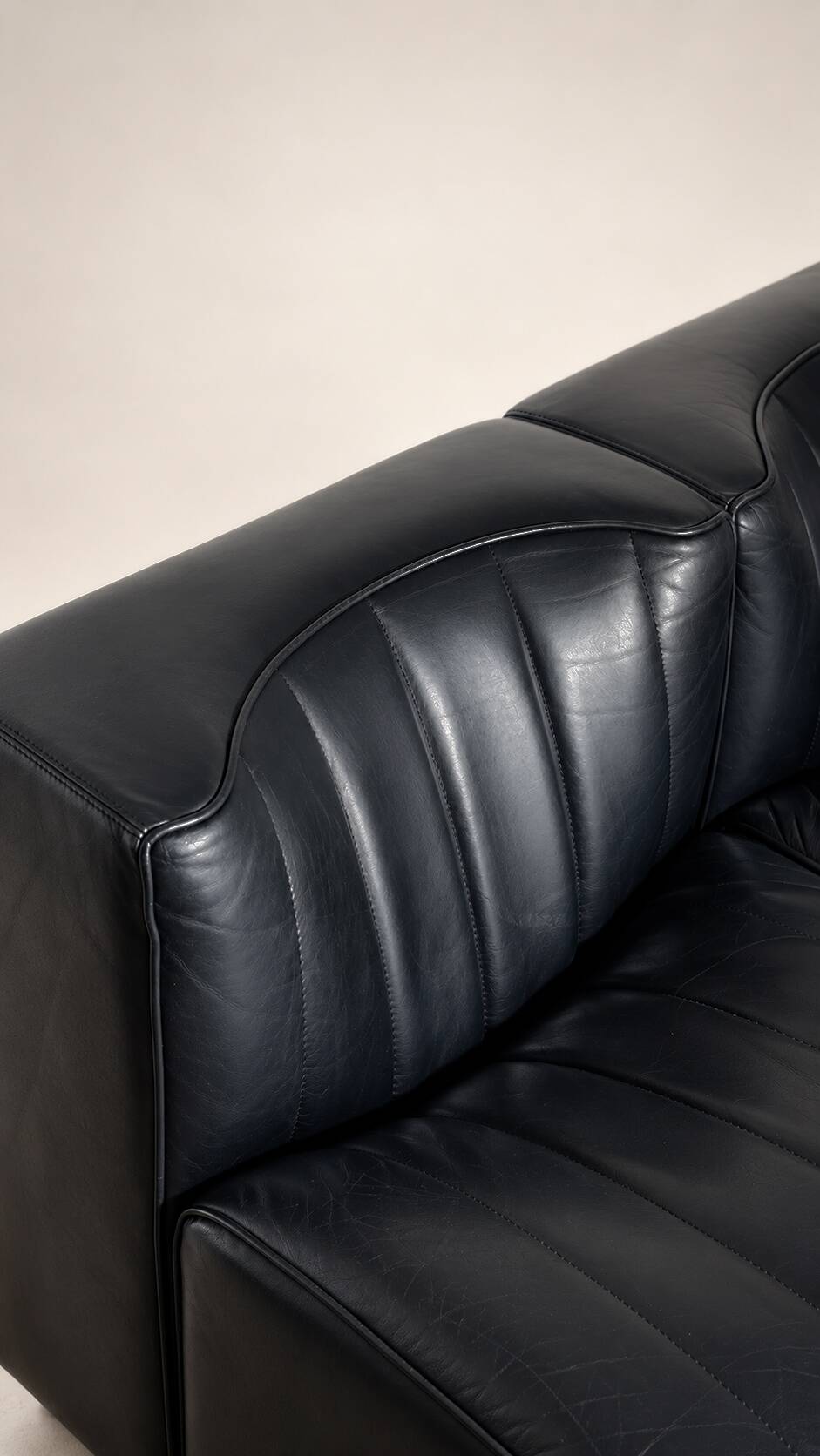 Modular black leather sofa '9000' by Tito Agnoli