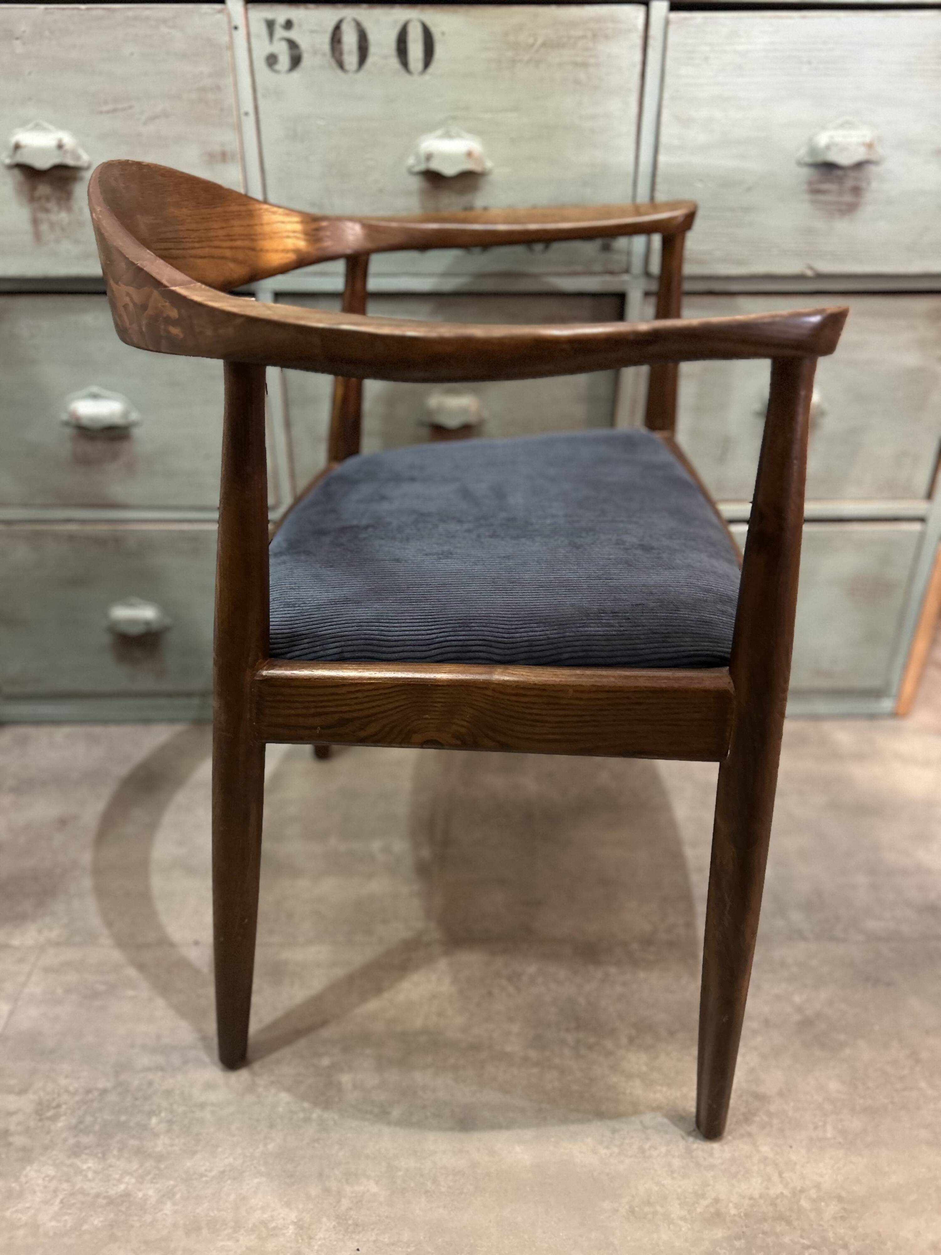 Scandinavian armchair in the style of Hans Wegner.