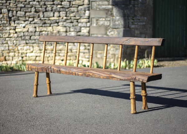Grand banc bois vintage, banc bois ancien, banc artisanal, brutaliste, hall d'entrée