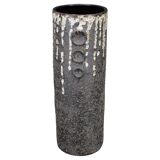 Vase brutaliste européen en céramique à surface texturée imitant la lave, années 1970