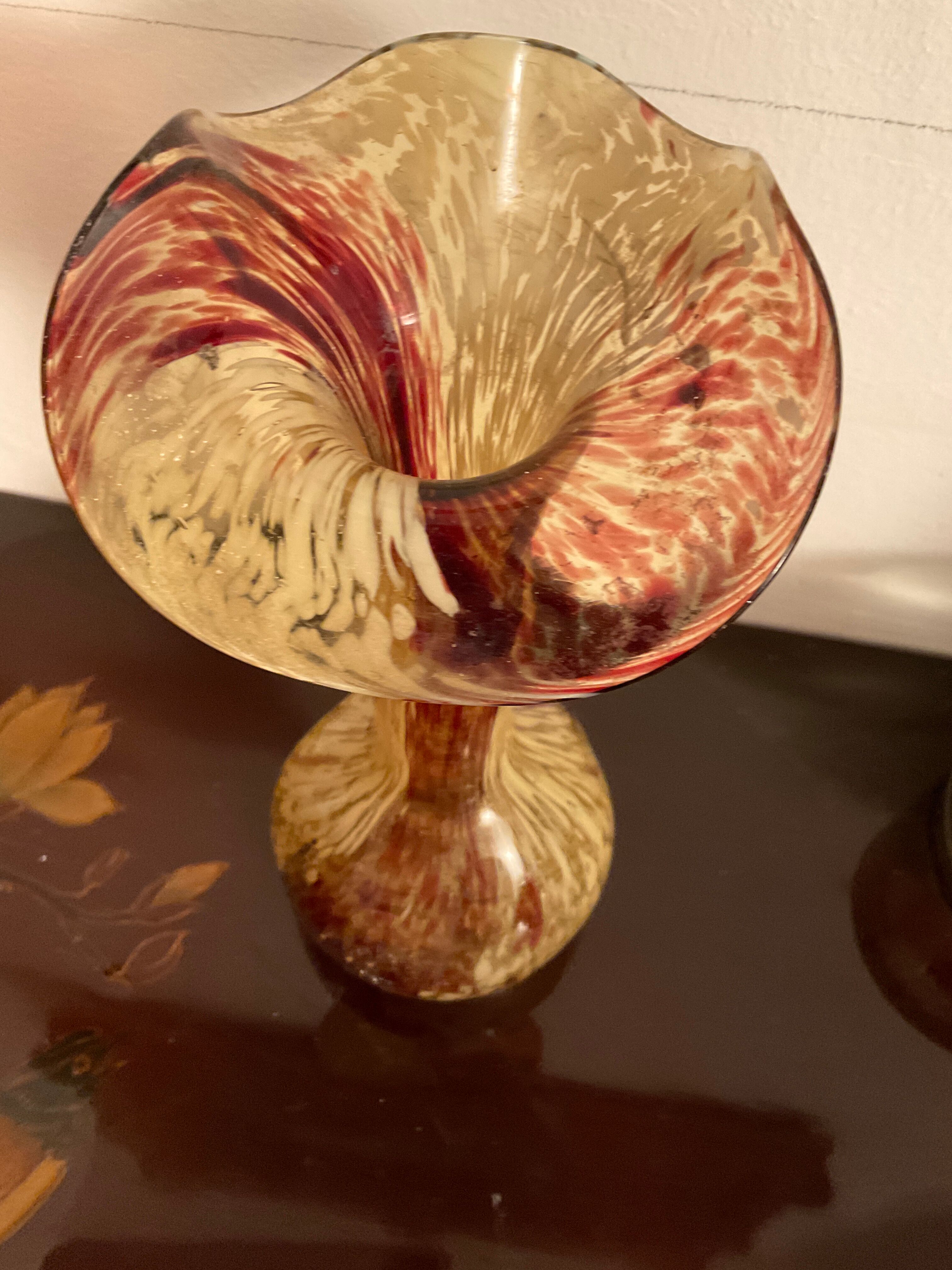 Two-tone glass vase, flower collar