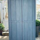 Parisian wardrobe and his bedside