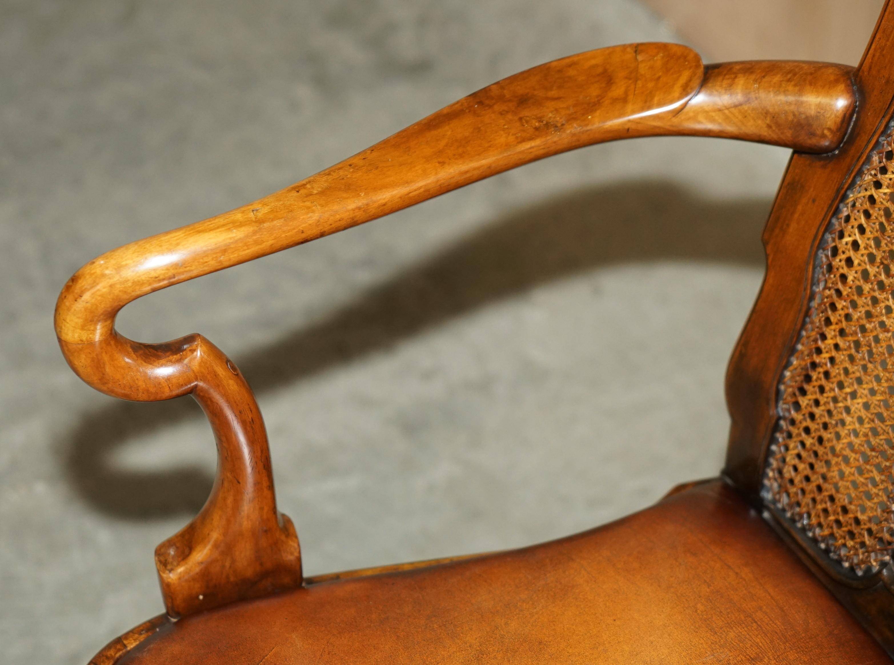 Fauteuil Bergère Antique Thomas Chippendale sculpté Claw & Ball cuir