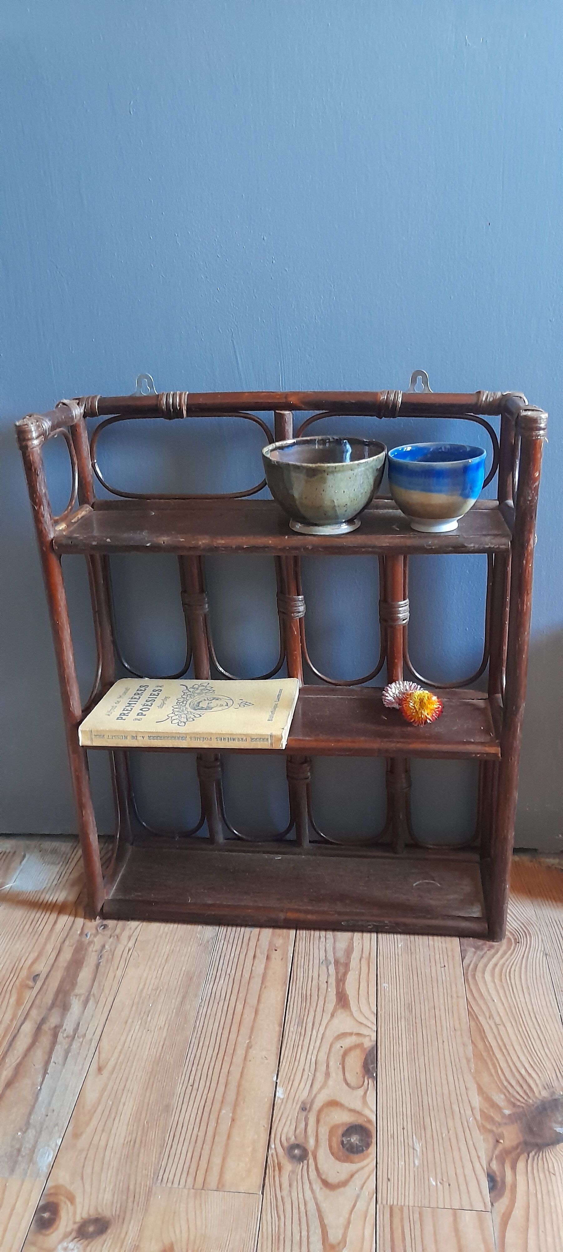Etagère murale en bambou & rotin couleur marron, vintage 1960
