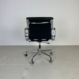 Fauteuil Soft Pad de Charles & Ray Eames, Vitra pour Herman Miller