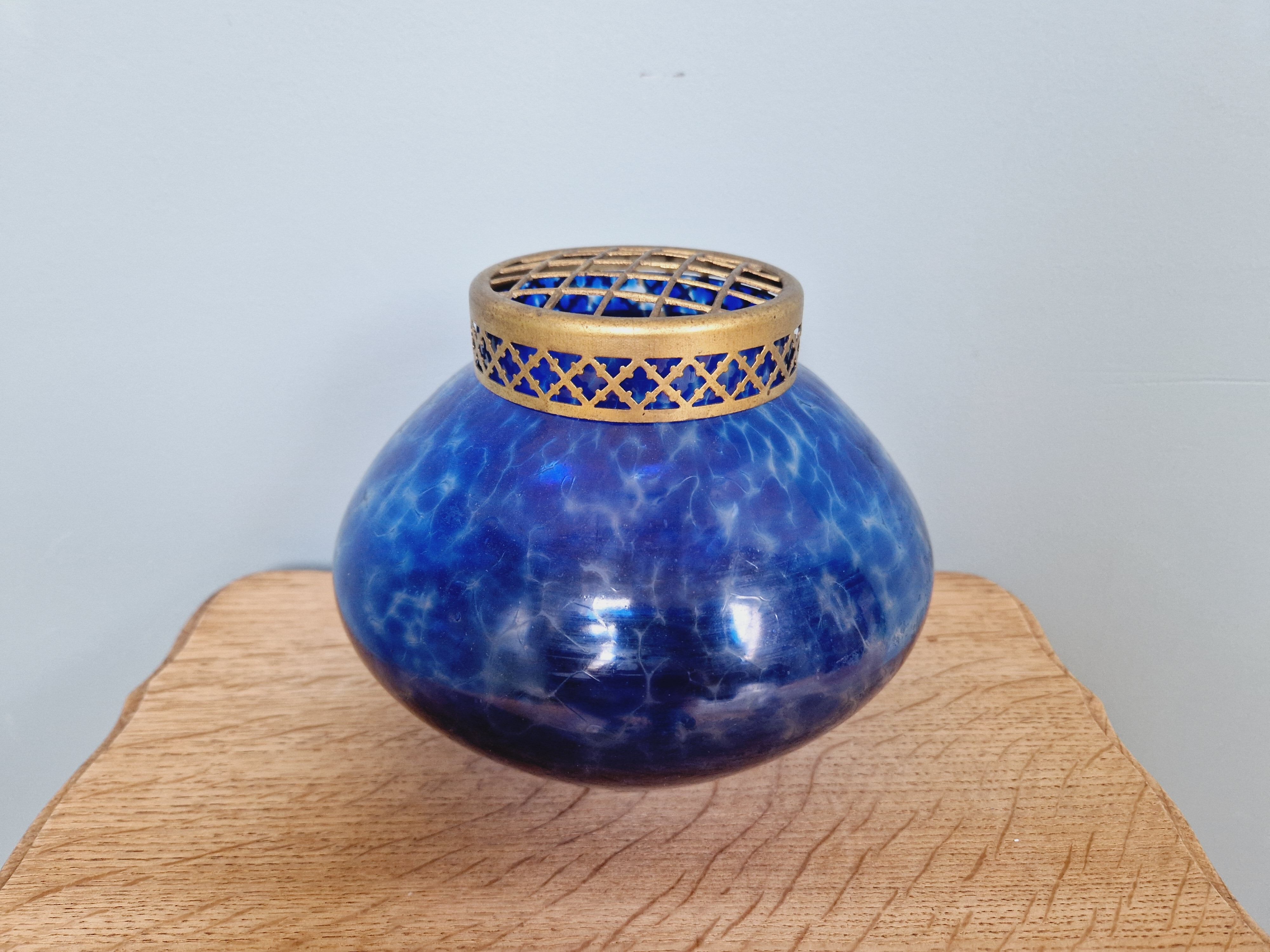 Vase Pique-fleurs Art Déco en verre moucheté bleu