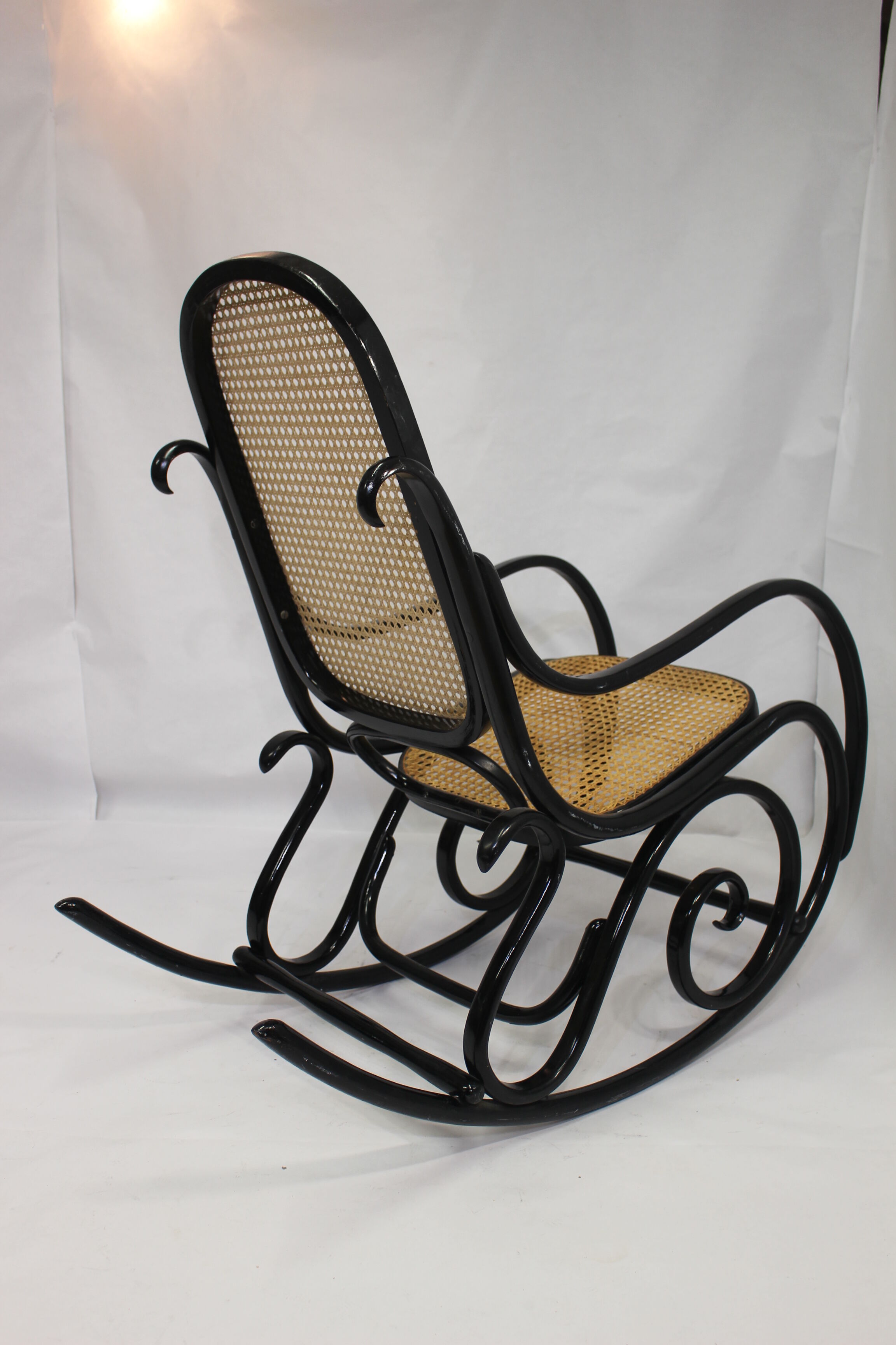 Year 1930 thonet rocking chair model n ° 10