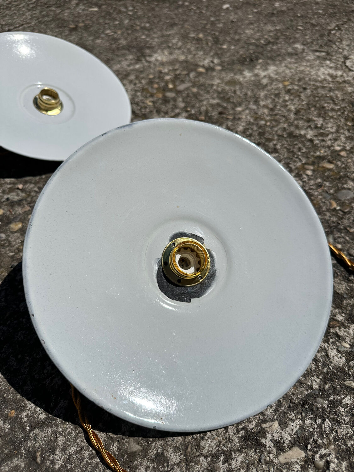 Trio suspension abat jour vintage tôle émaillée verte et blanche