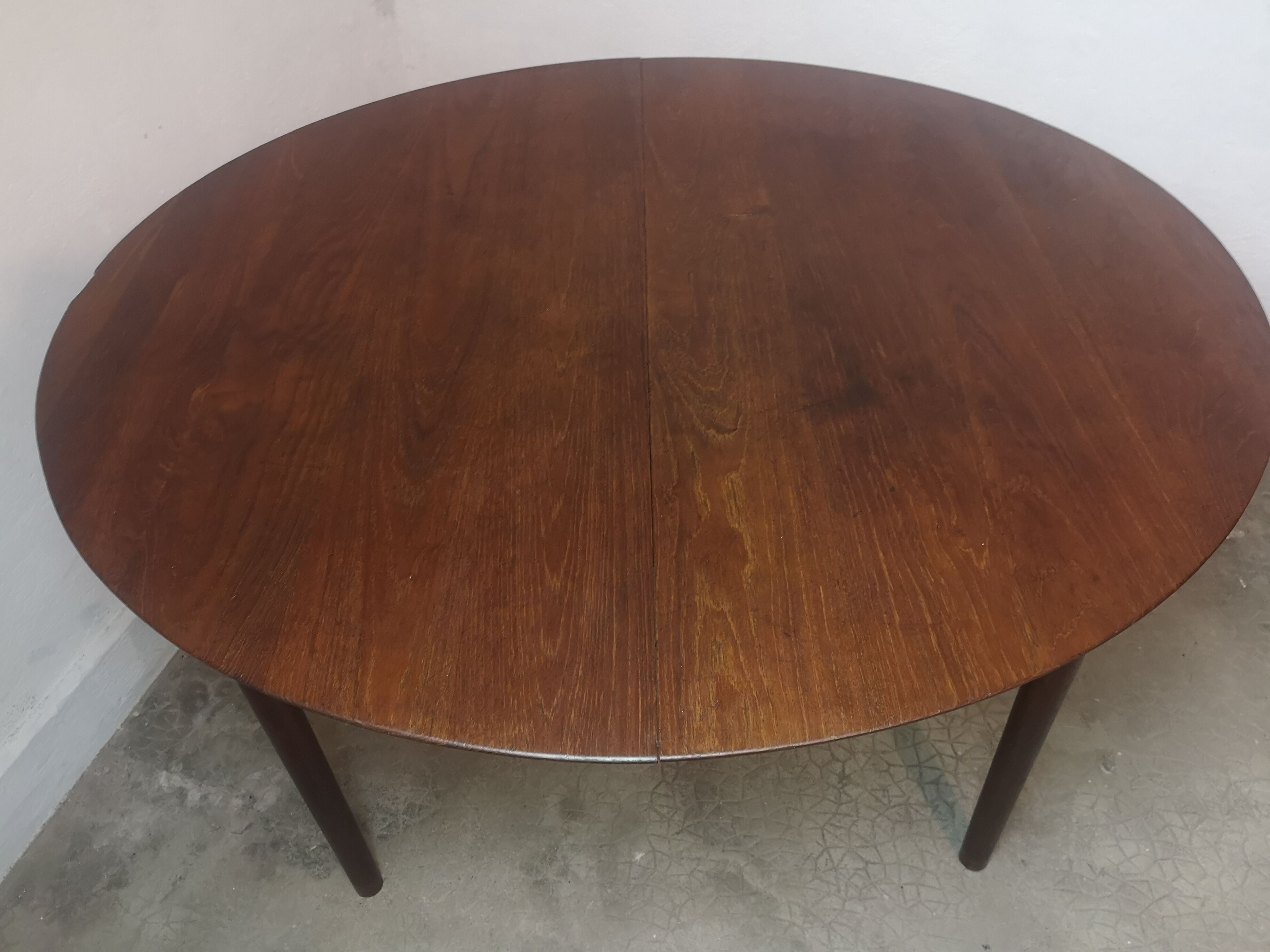 Scandinavian extendable round dining table in teak