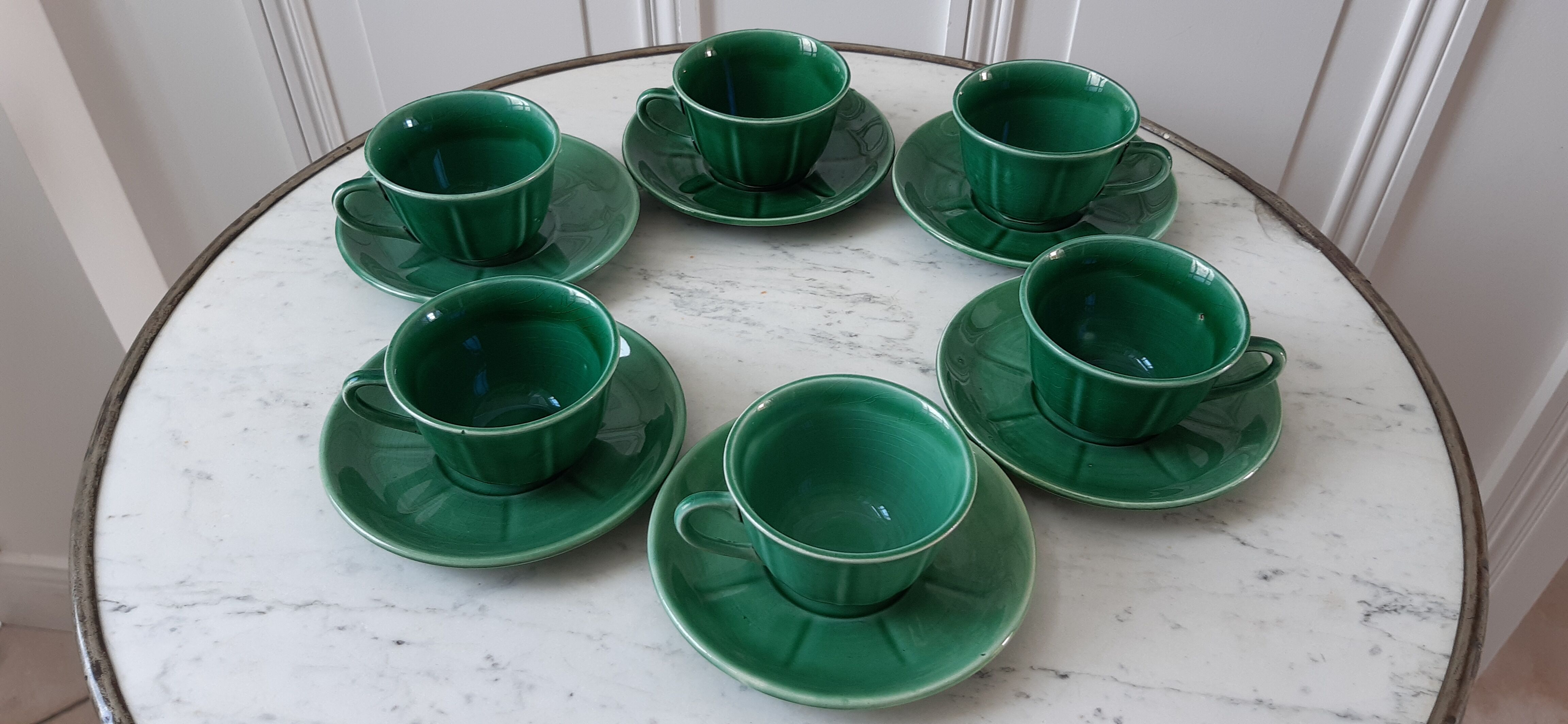 Set of 6 cups and subcups in green slurry 40-50 years
