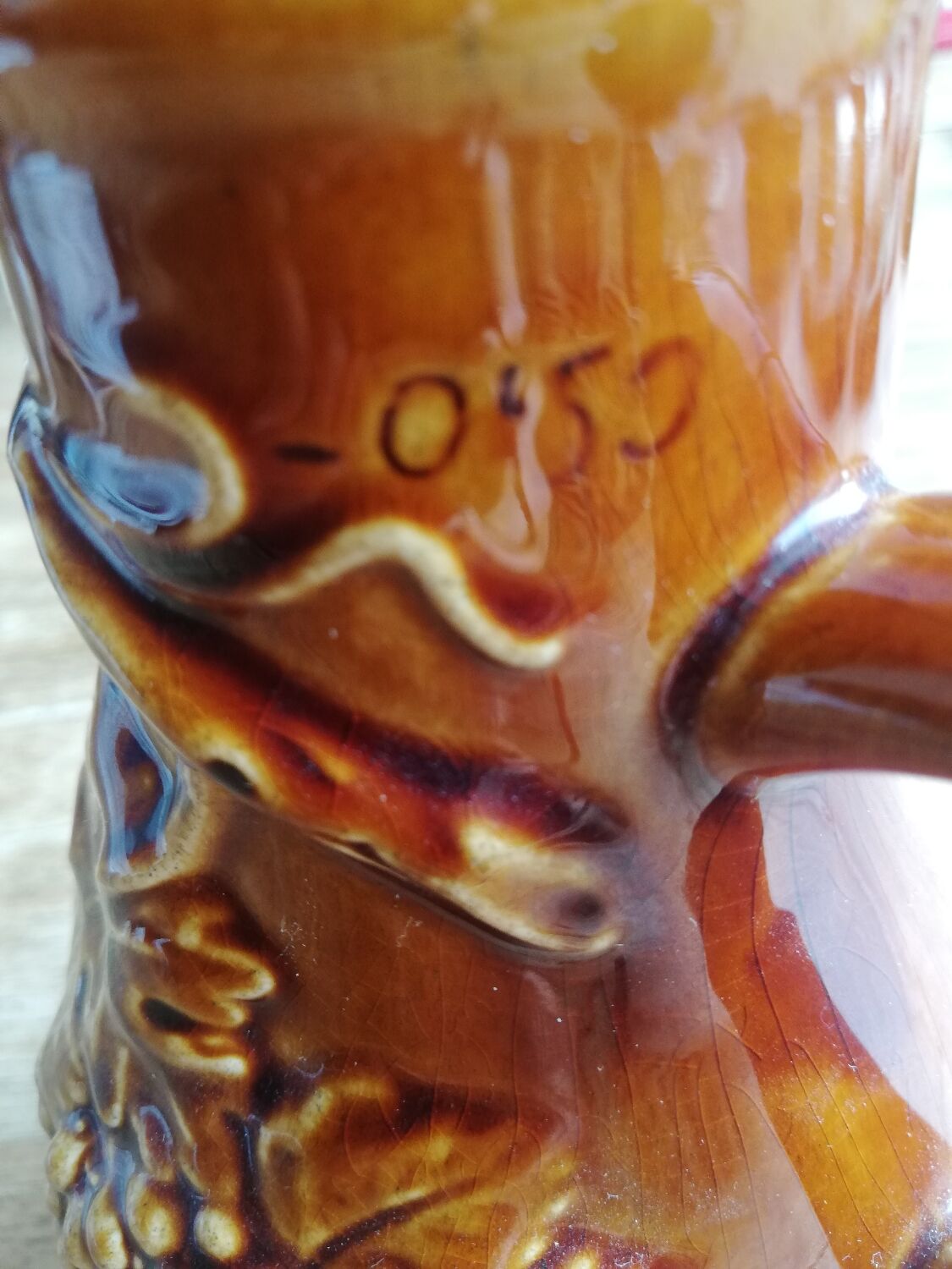 Wine pitcher grape bunch bornier Belgium with cork stopper