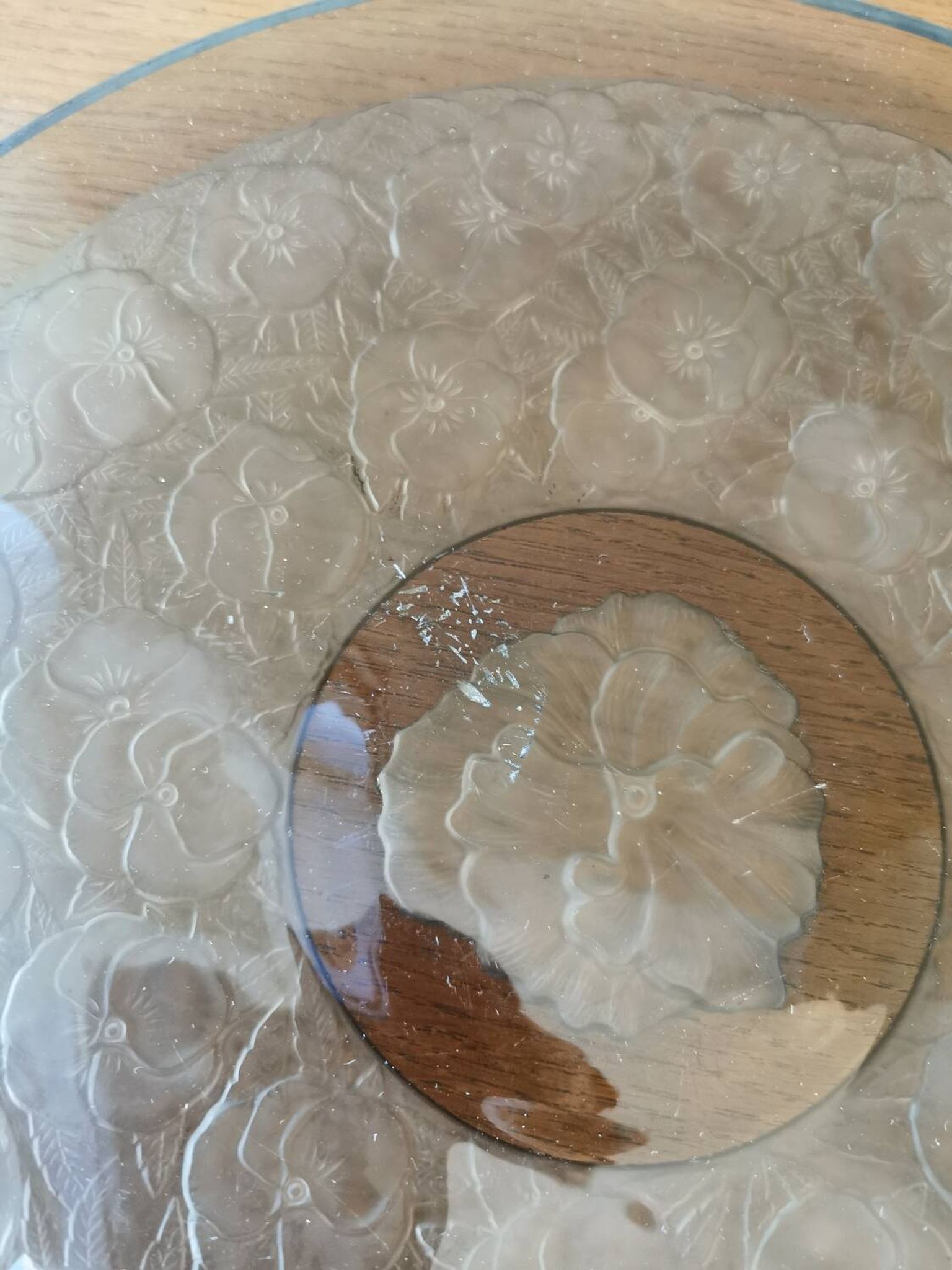 Suite de 12 assiettes et un plat art déco