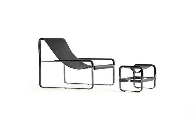 Classic Minimalist Contemporary Chaise Longue Smoke Black Metal and Black Leather